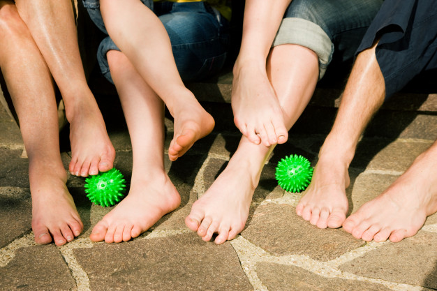15 dicas para exibir pés saudáveis e curtir o verão de chinelo